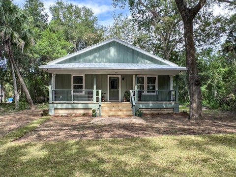 Photo of 245 7th St, Apalachicola, FL 32320 (MLS # 329735)