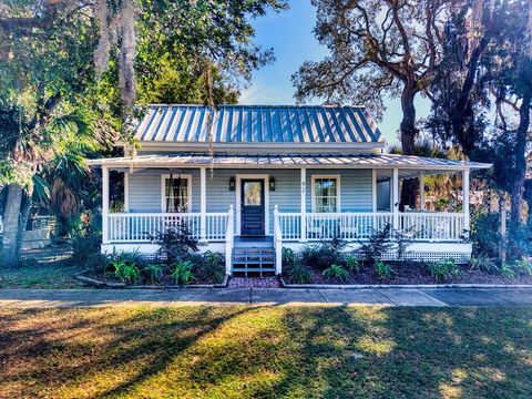 Photo of 92 Ave E, Apalachicola, FL 32320 (MLS # 326515)