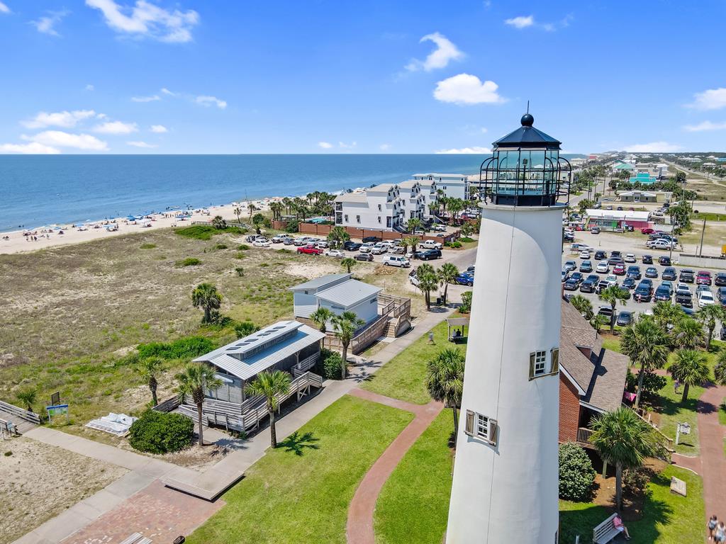 NEW and MOTIVATED seller! 2019 custom-built home on a rare one acre ho – image 70