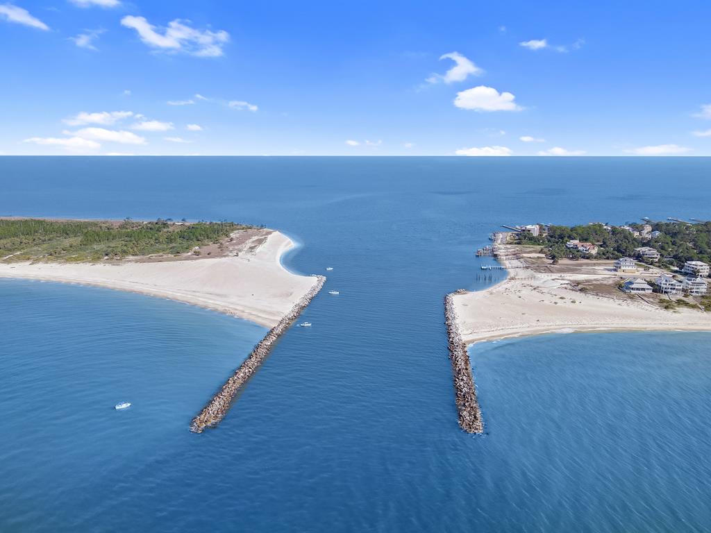 NEW and MOTIVATED seller! 2019 custom-built home on a rare one acre ho – image 68