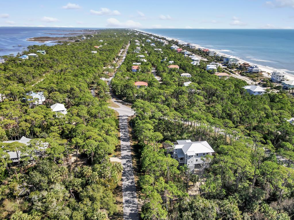 NEW and MOTIVATED seller! 2019 custom-built home on a rare one acre ho – image 28