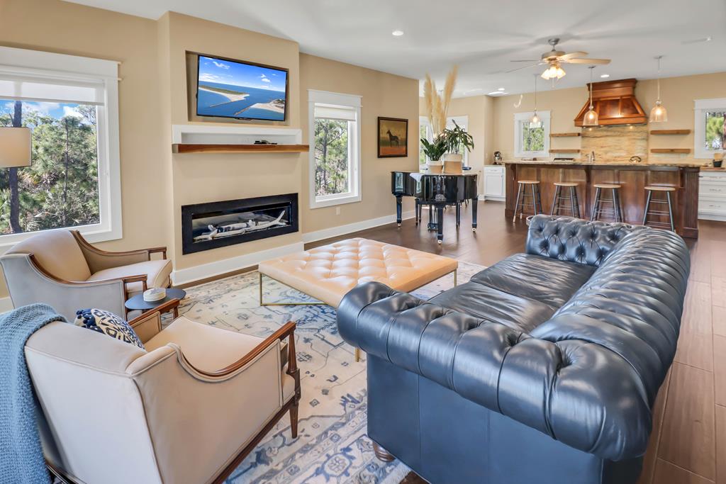 NEW and MOTIVATED seller! 2019 custom-built home on a rare one acre ho – image 4