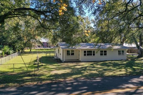 Photo of 11 Shadow Ln, Apalachicola, FL 32320 (MLS # 324699)