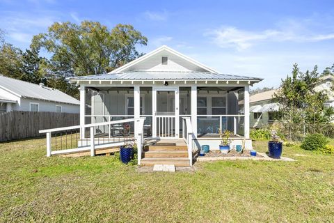 Photo of 509 8th St, Port Saint Joe, FL 32456 (MLS # 324928)