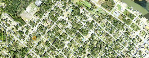 Photo of 235 11th St, Apalachicola, FL 32320 (MLS # 323978)