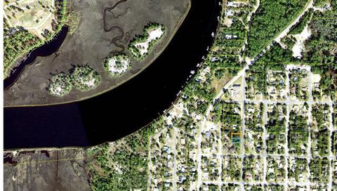 Photo of 9 NW 9th St, Carrabelle, FL 32322 (MLS # 323895)