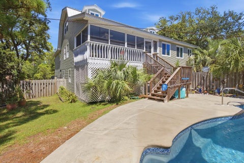 Photo of 980 E Pine Ave, Saint George Island, FL 32328 (MLS # 329525)