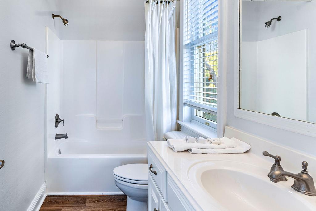 St. George Island, Florida 32328, United States, 5 Bedrooms Bedrooms, ,5 BathroomsBathrooms,Residential,Active,70481