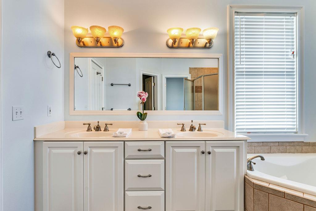 St. George Island, Florida 32328, United States, 5 Bedrooms Bedrooms, ,5 BathroomsBathrooms,Residential,Active,70481