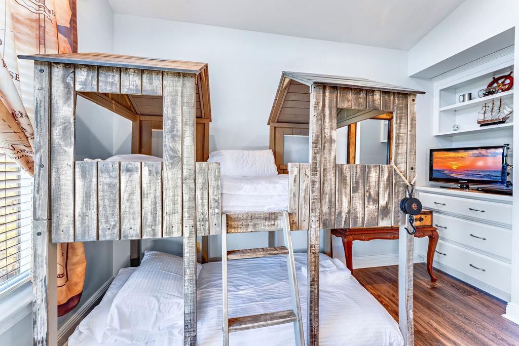 St. George Island, Florida 32328, United States, 5 Bedrooms Bedrooms, ,5 BathroomsBathrooms,Residential,Active,70481