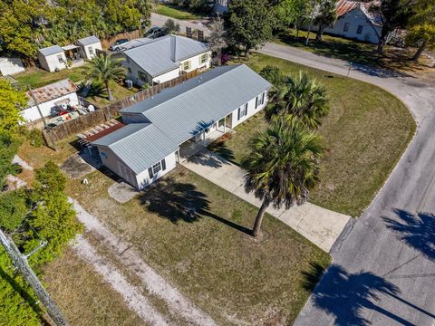 Photo of 141 Ave D, Apalachicola, FL 32320 (MLS # 327749)