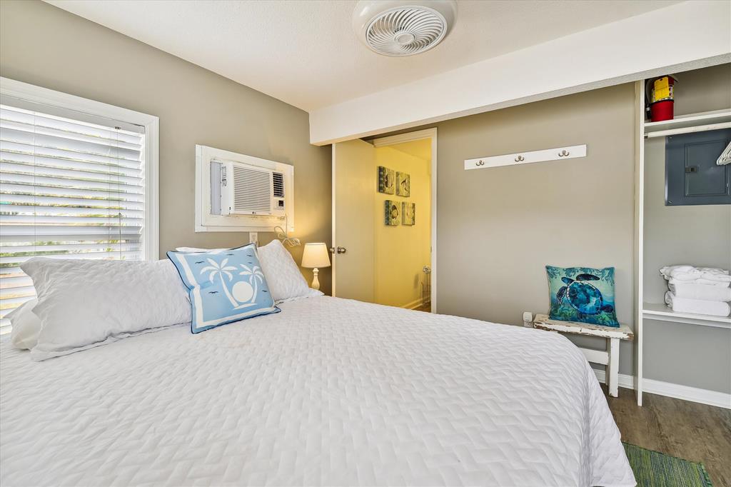 St. George Island, Florida, 32328, United States, 5 Bedrooms Bedrooms, ,4 BathroomsBathrooms,Residential,Active,2013134