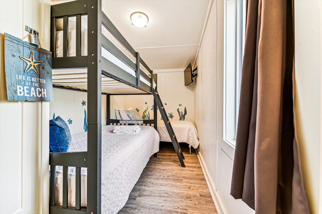 St. George Island, Florida, 32328, United States, 5 Bedrooms Bedrooms, ,4 BathroomsBathrooms,Residential,Active,2013134