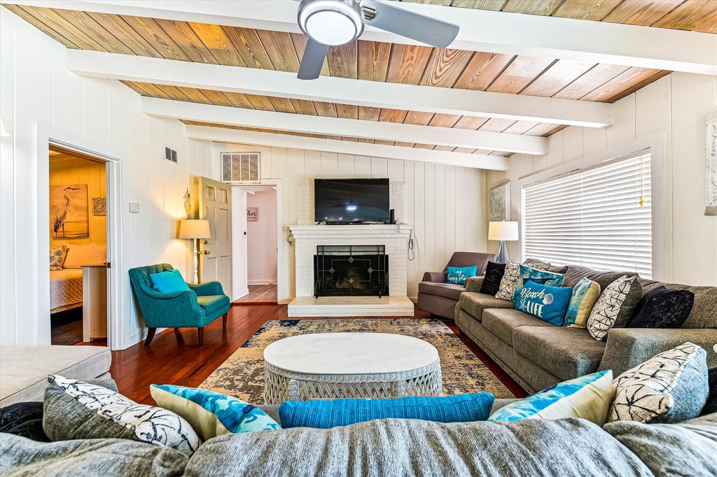 St. George Island, Florida, 32328, United States, 5 Bedrooms Bedrooms, ,4 BathroomsBathrooms,Residential,Active,2013134