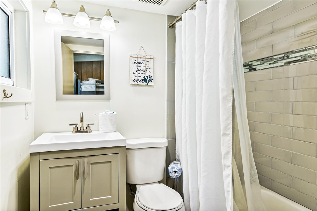 St. George Island, Florida, 32328, United States, 5 Bedrooms Bedrooms, ,4 BathroomsBathrooms,Residential,Active,2013134