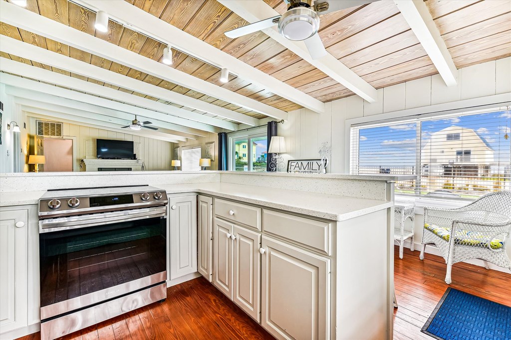 St. George Island, Florida, 32328, United States, 5 Bedrooms Bedrooms, ,4 BathroomsBathrooms,Residential,Active,2013134