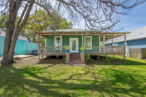 Photo of 112 14th St, Apalachicola, FL 32320 (MLS # 327786)