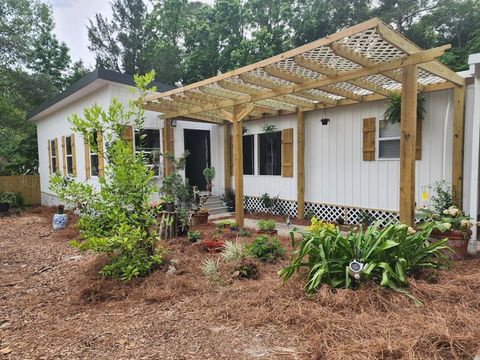 Photo of 603 W 5th St, Carrabelle, FL 32322 (MLS # 323841)