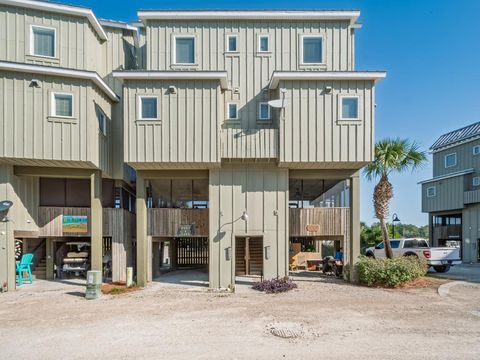Photo of 400 Pirates Landing Dr, Carrabelle, FL 32322 (MLS # 324590)
