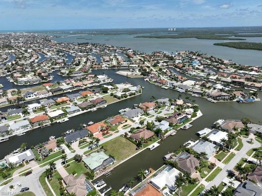131 CHANNEL CT, MARCO ISLAND, FL 34145 - Image 480efc6f33e8cdec0fc6a95b4549f6b9/4235223975