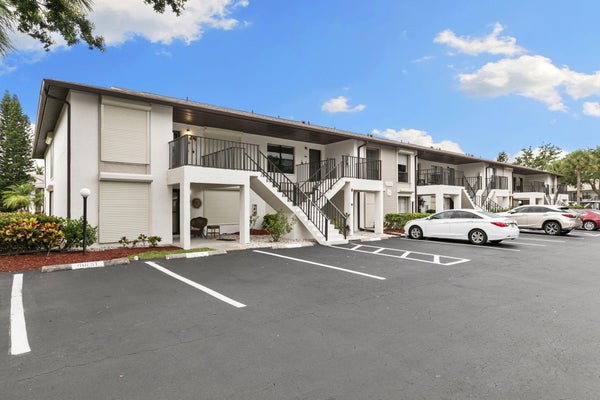 236 PEBBLE BEACH CIR APT A202, NAPLES, FL 34113 - Image 4b57ebc1e9d9203fcf5dbf4c17a8bde2/1876273085