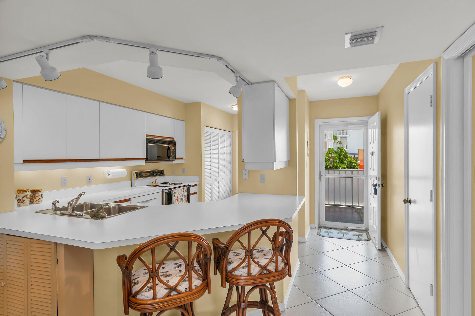 Marco Island, Florida 34145, United States, 2 Bedrooms Bedrooms, ,2 BathroomsBathrooms,Residential,Active,137575