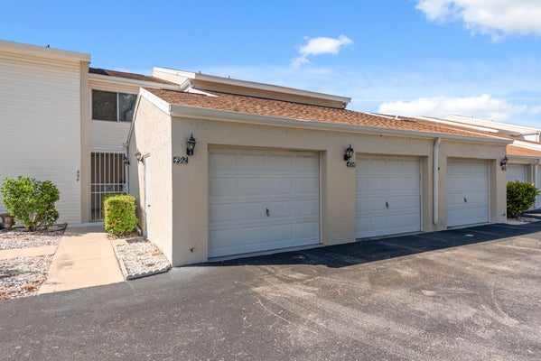 494 BRISTLE CONE LN APT 48, NAPLES, FL 34113 - Image 9040cc9a65464c8026dd37cc9b7ea521/425496334
