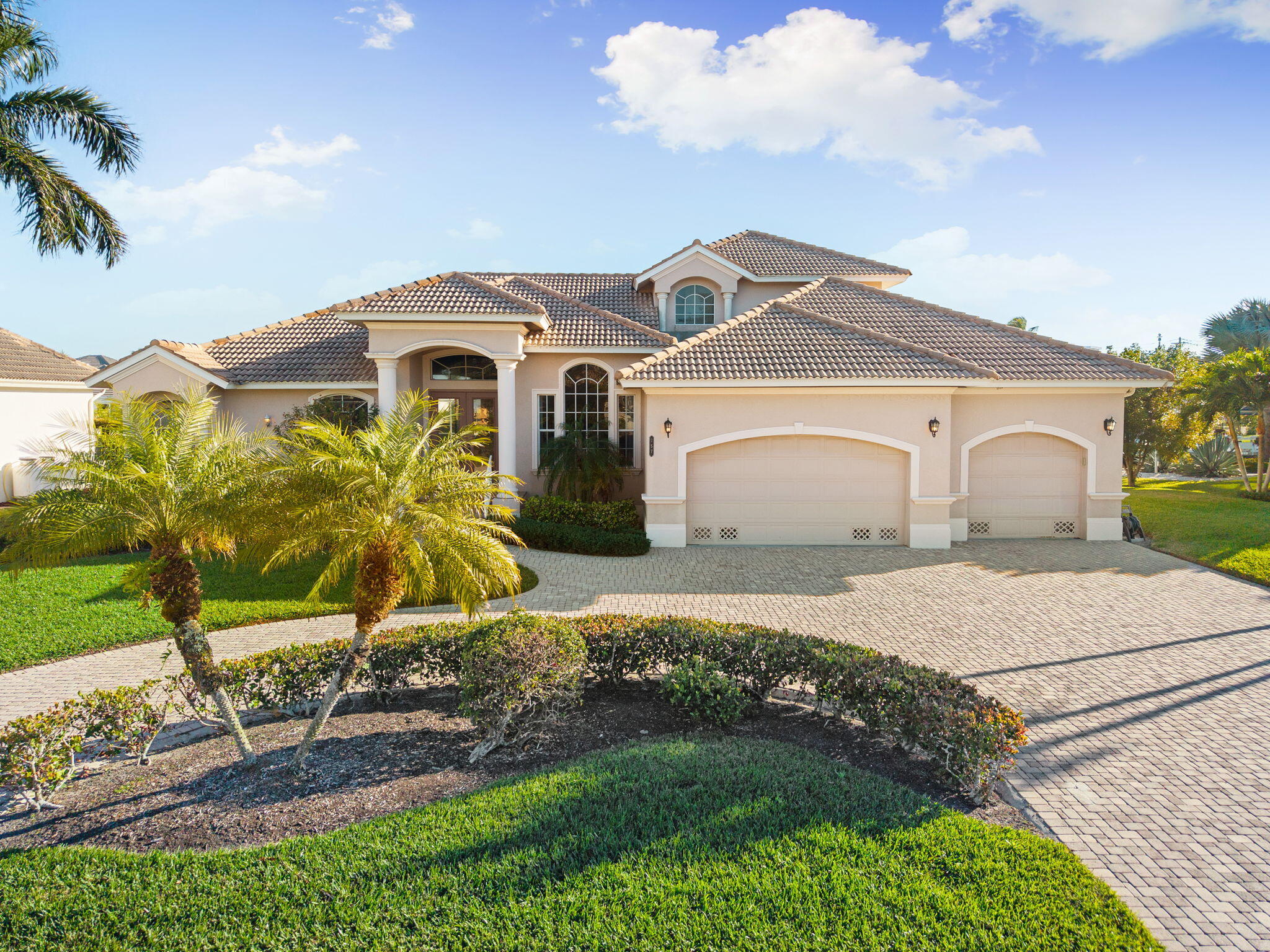 Marco Island, Florida, 34145, United States, 4 Bedrooms Bedrooms, ,3 BathroomsBathrooms,Residential,Active,2019470