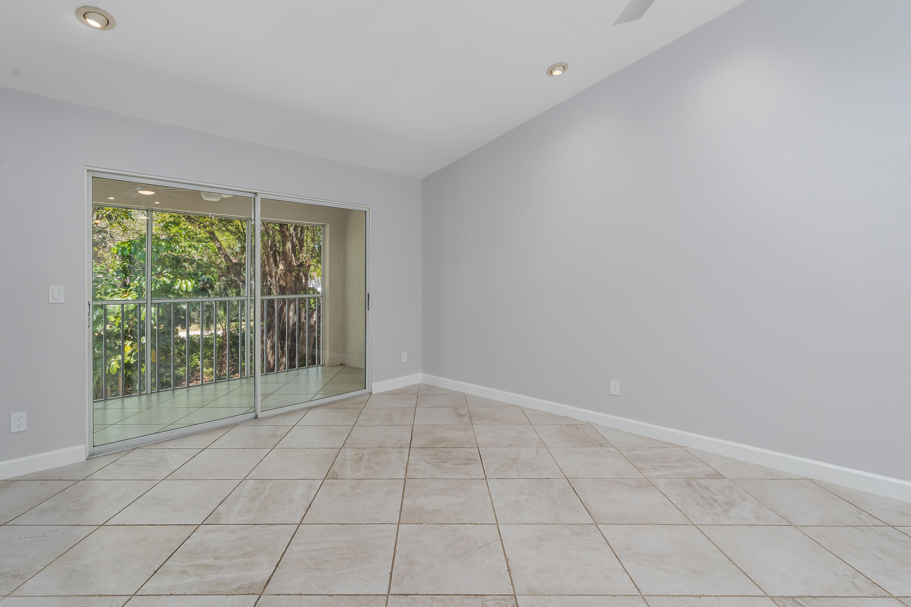 Naples, Florida 34112, United States, 2 Bedrooms Bedrooms, ,2 BathroomsBathrooms,Residential,Active,97678