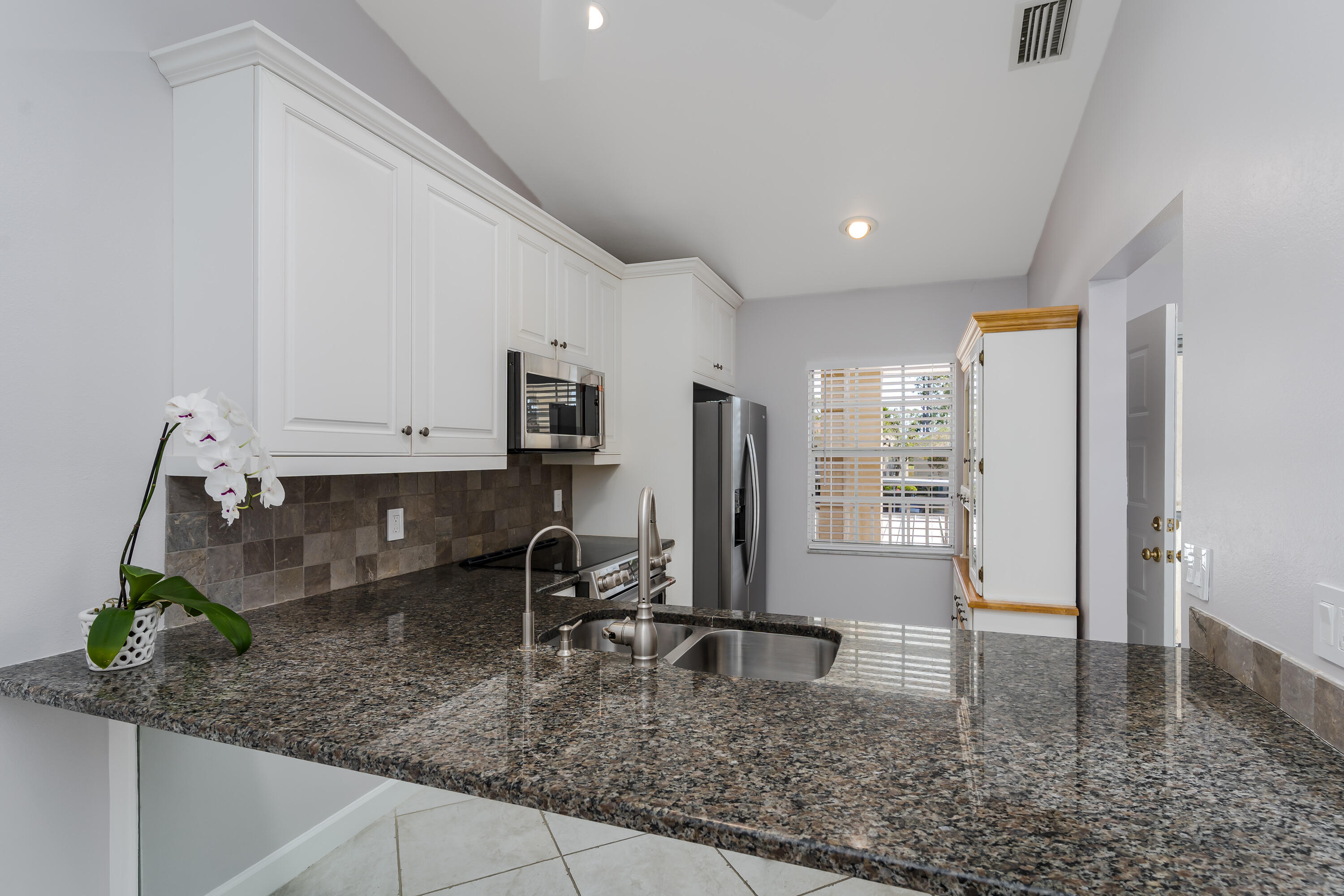 Naples, Florida 34112, United States, 2 Bedrooms Bedrooms, ,2 BathroomsBathrooms,Residential,Active,97678