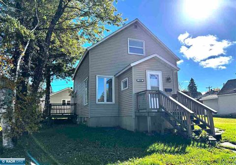 Photo of 1000 Douglas Ave, Eveleth, MN 55734 (MLS # 149172)