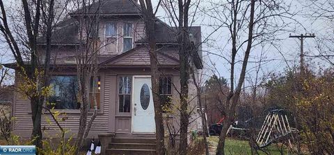 Photo of 1201 14th St, Hibbing, MN 55746 (MLS # 149438)