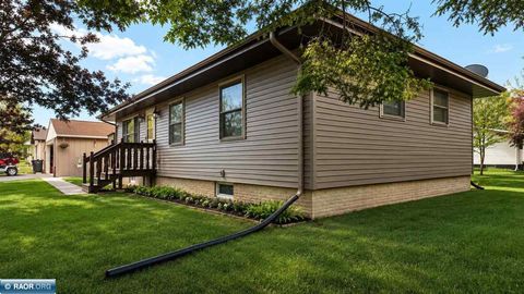 Photo of 1712 West 2nd Street, Eveleth, MN 55734 (MLS # 150055)
