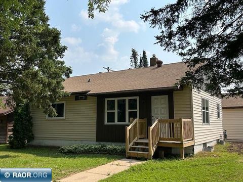 Photo of 1602 25th St, Hibbing, MN 55746 (MLS # 148856)
