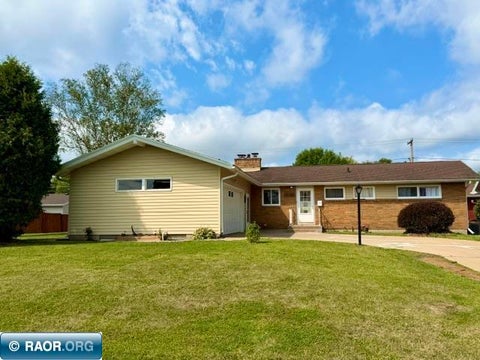 Photo of 4013 4th Ave E AVE, Hibbing, MN 55746 (MLS # 150610)