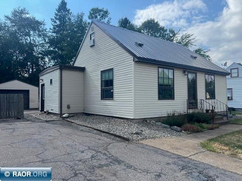 Photo of 8 W Parkway ST, virginia, MN 55792 (MLS # 150408)