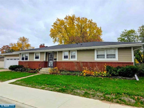 Photo of 1002 E 23rd St, Hibbing, MN 55746 (MLS # 150834)