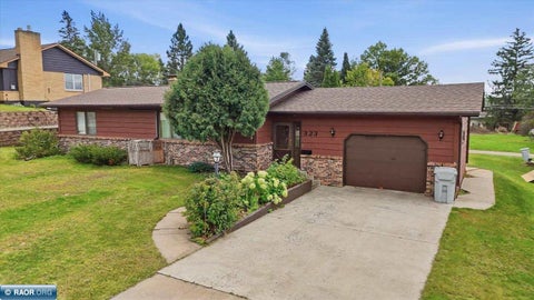 Photo of 323 7th St NE ST, Chisholm, MN 55719 (MLS # 150715)