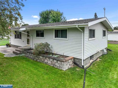 Photo of 1610 1st St, Eveleth, MN 55734 (MLS # 149102)