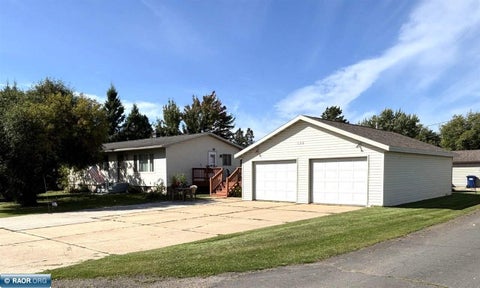 Photo of 611 W 33rd St, Hibbing, MN 55746 (MLS # 150672)