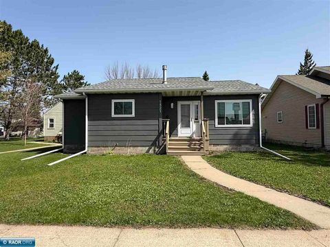 Photo of 1321 13th Street S St, Virginia, MN 55792 (MLS # 149623)