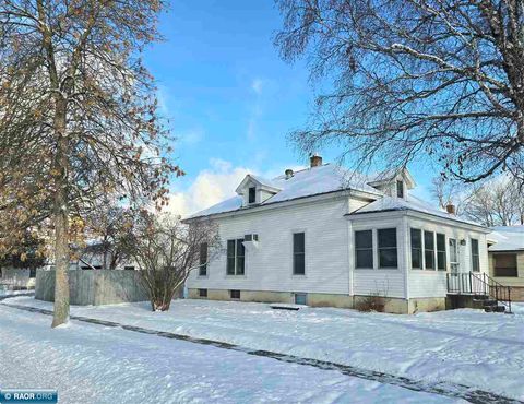 Photo of 720 6th Street, International Falls, MN 56649 (MLS # 149386)