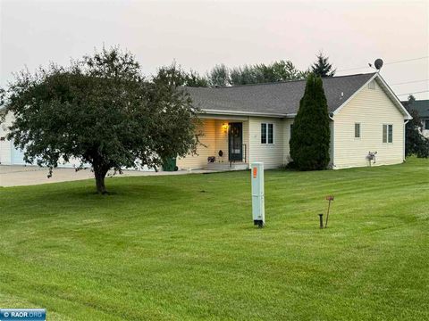 Photo of 205 Jefferson St, Buhl, MN 55713 (MLS # 148784)