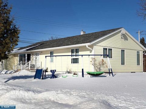 Photo of 205 Suffolk Dr, Hoyt Lakes, MN 55750 (MLS # 149562)