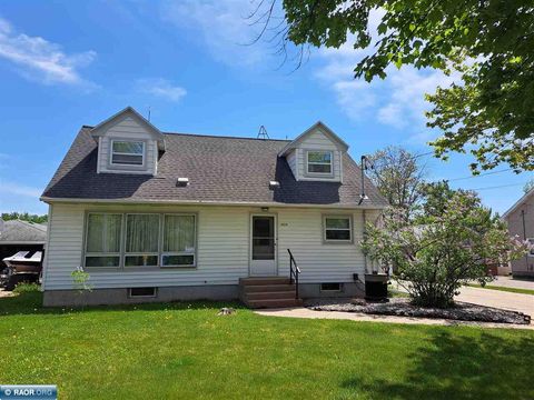 Photo of 4014 19th Ave E, Hibbing, MN 55746 (MLS # 150063)