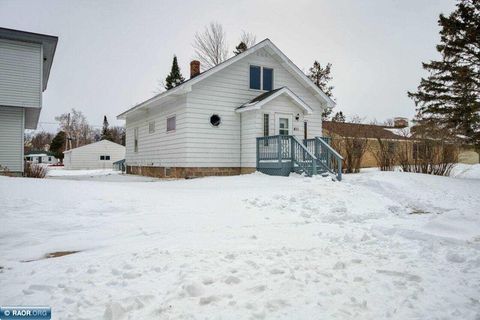 Photo of 411 9th St, Chisholm, MN 55719 (MLS # 149634)