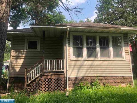 Photo of 806 Grant Ave, Eveleth, MN 55734 (MLS # 149243) Photo of 806 Grant Ave, Eveleth, MN 55734 (MLS # 149243)