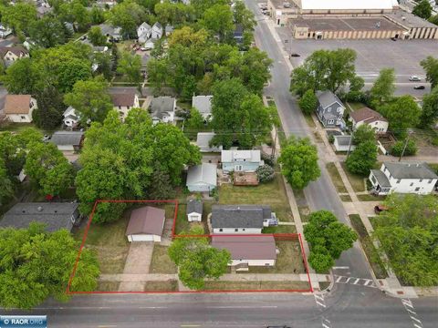 Photo of 2401 7th Ave E, Hibbing, MN 55746 (MLS # 150182)
