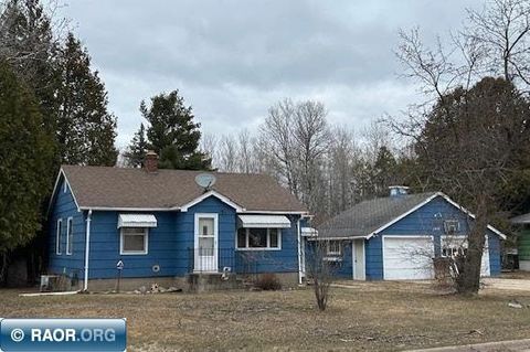 Photo of 1427 39th St, Hibbing, MN 55746 (MLS # 149697)
