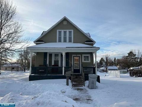 Photo of 401 1st Ave, Chisholm, MN 55719 (MLS # 149496)